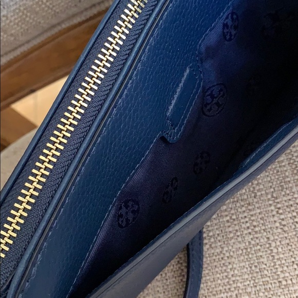 Tory Burch Carter Slim Crossbody Royal Navy - Picture 5 of 16